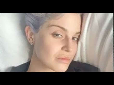 Kelly Osbourne shows off tiny frame in topless snap after losing。